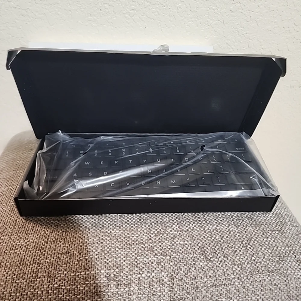 HP Touchpad Wireless Bluetooth Keyboard FB344AA#AC3 Black